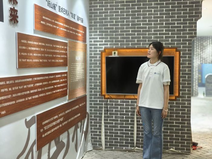 圖為團隊成員在峏山楊中醫展館進行實地參觀與學習 通訊員 李曉靜 提供